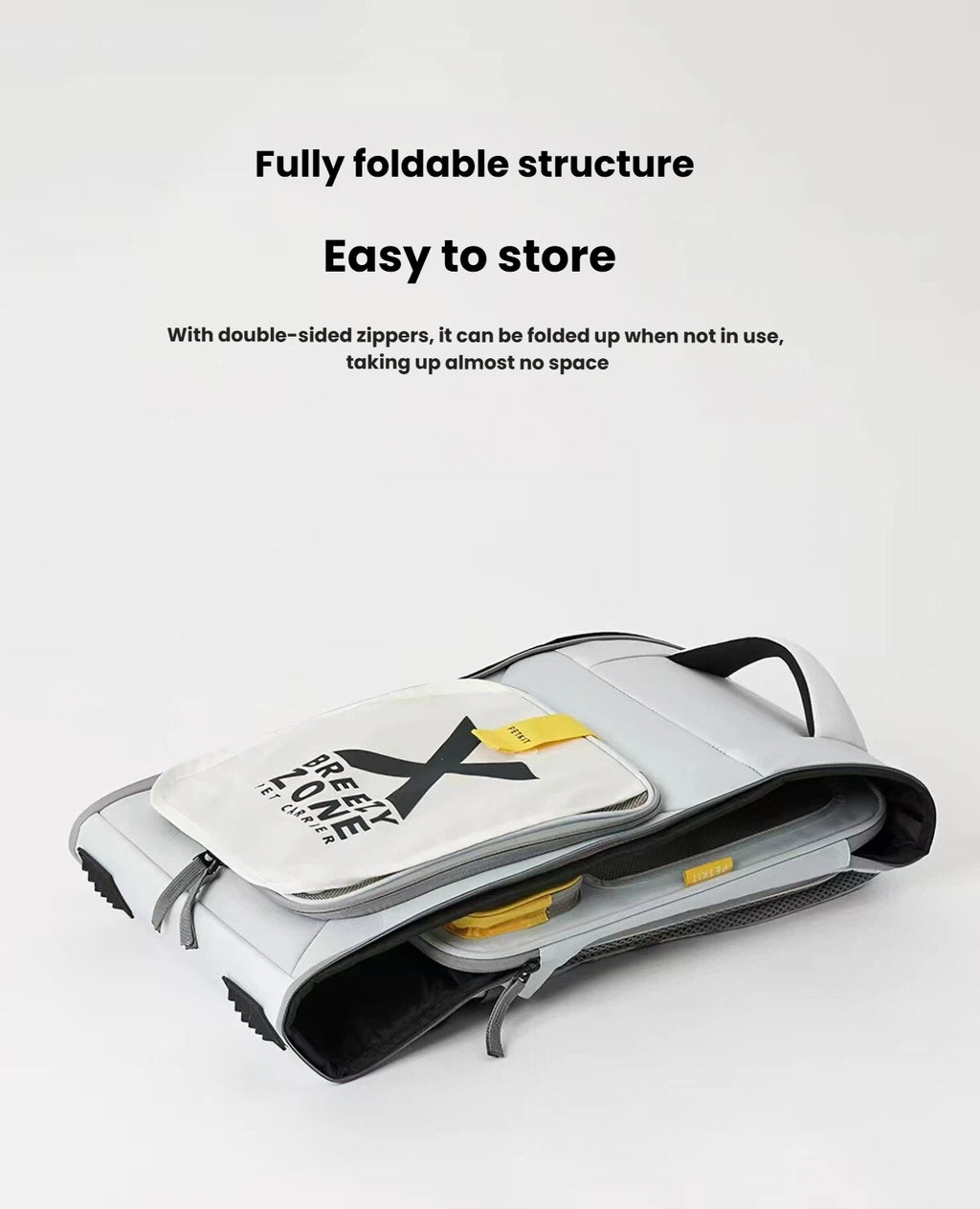 보관을 위해 납작하게 접은 PETKIT 고양이 캐리어