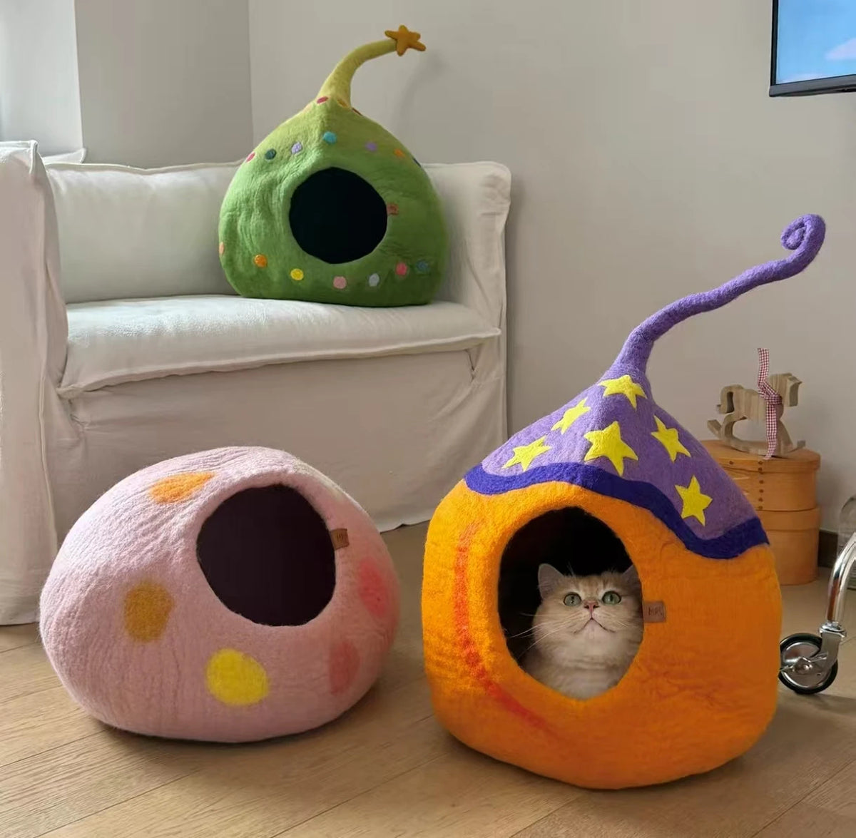 Coni Life Premium Wool Felt Cat Cave Bed - Large Enclosed Cozy Cat House Gift Set