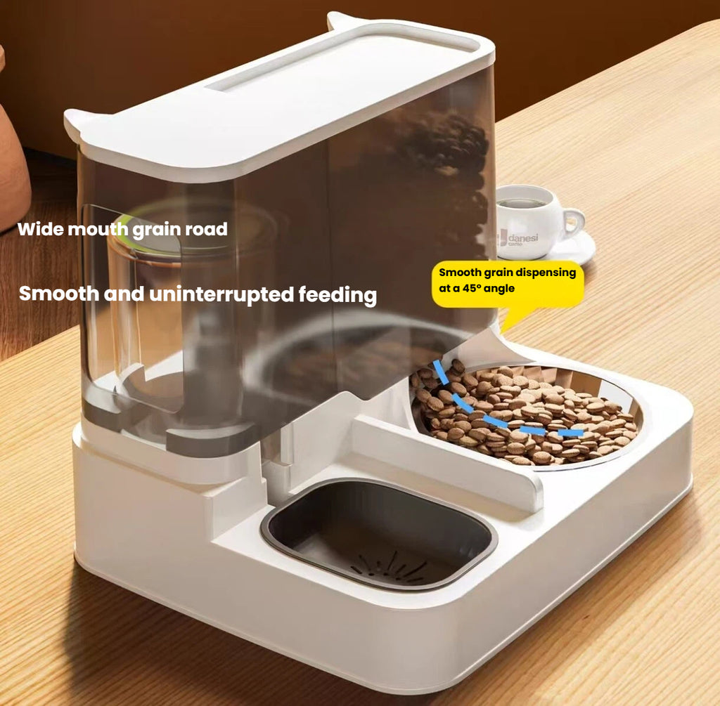 Wide-mouth dry-food outlet on the gravity pet feeder