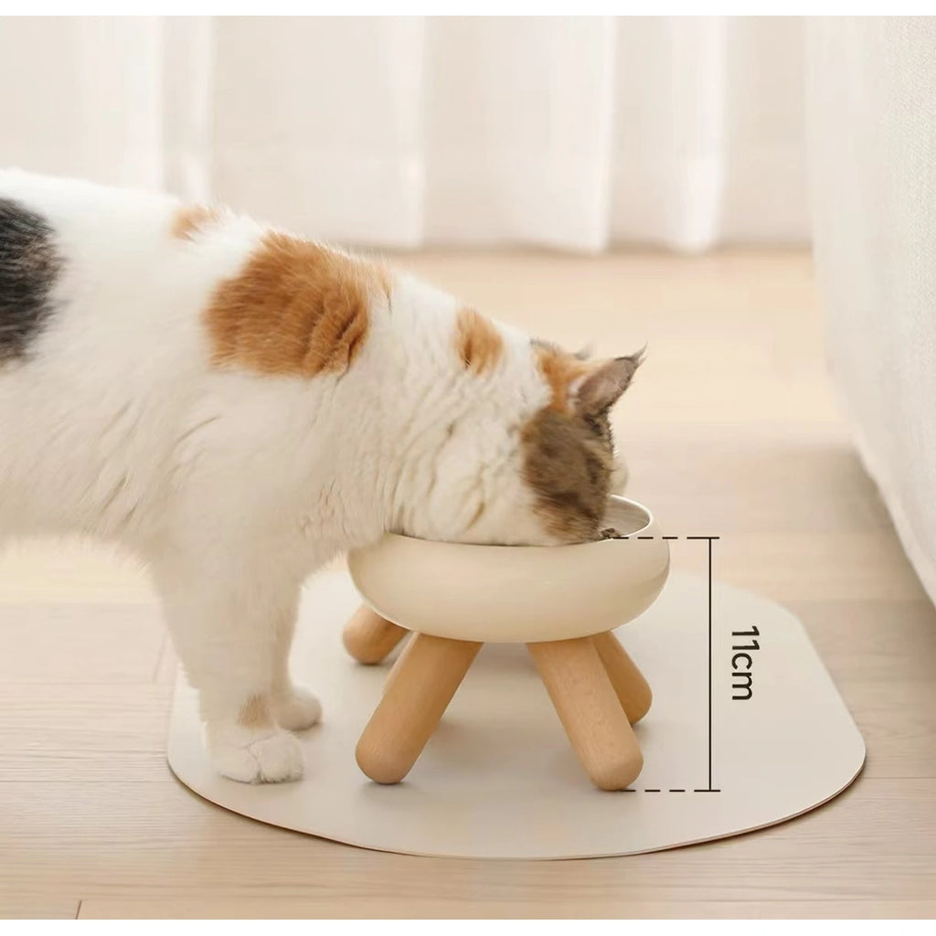 Meoof Gulu pet bowl: cat eating from raised yellow bowl