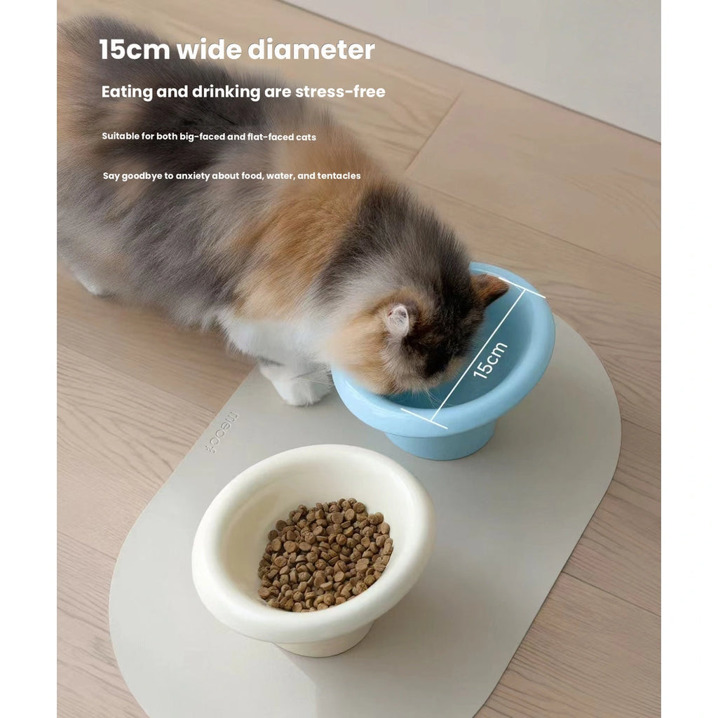 Meoof Fafa pet bowl: cat eating from blue raised bowl