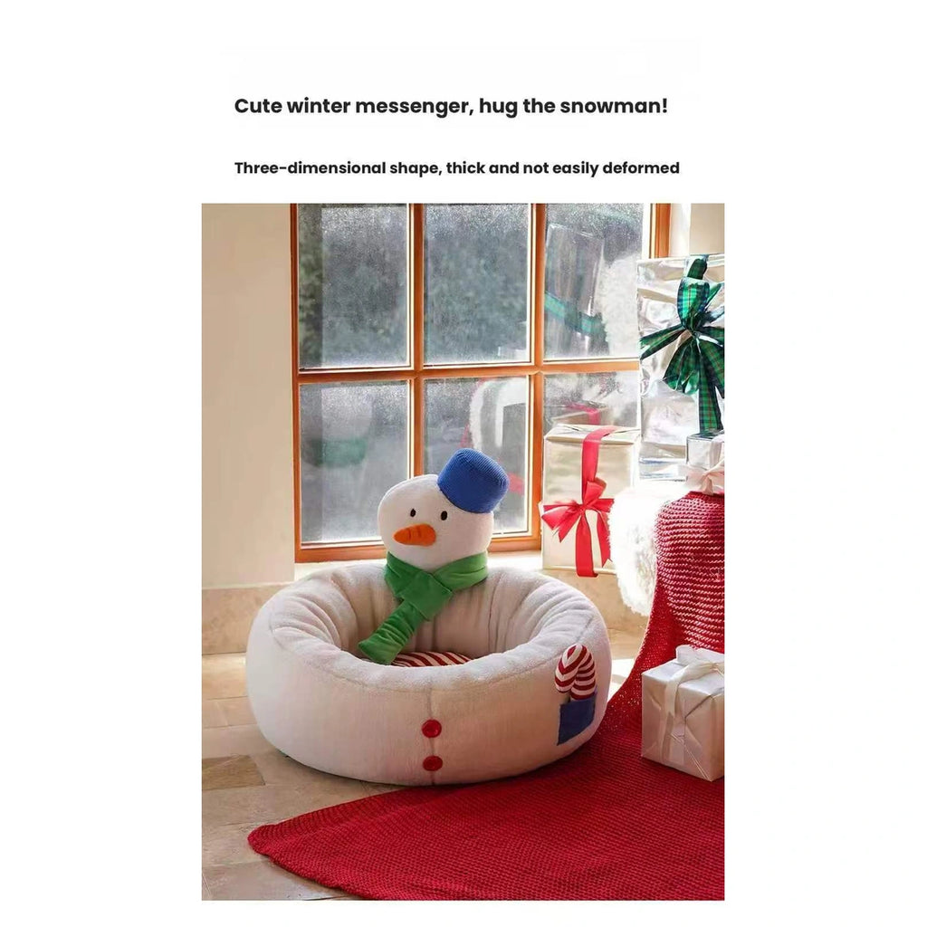 ZEZE snowman pet bed by a window with a cat inside