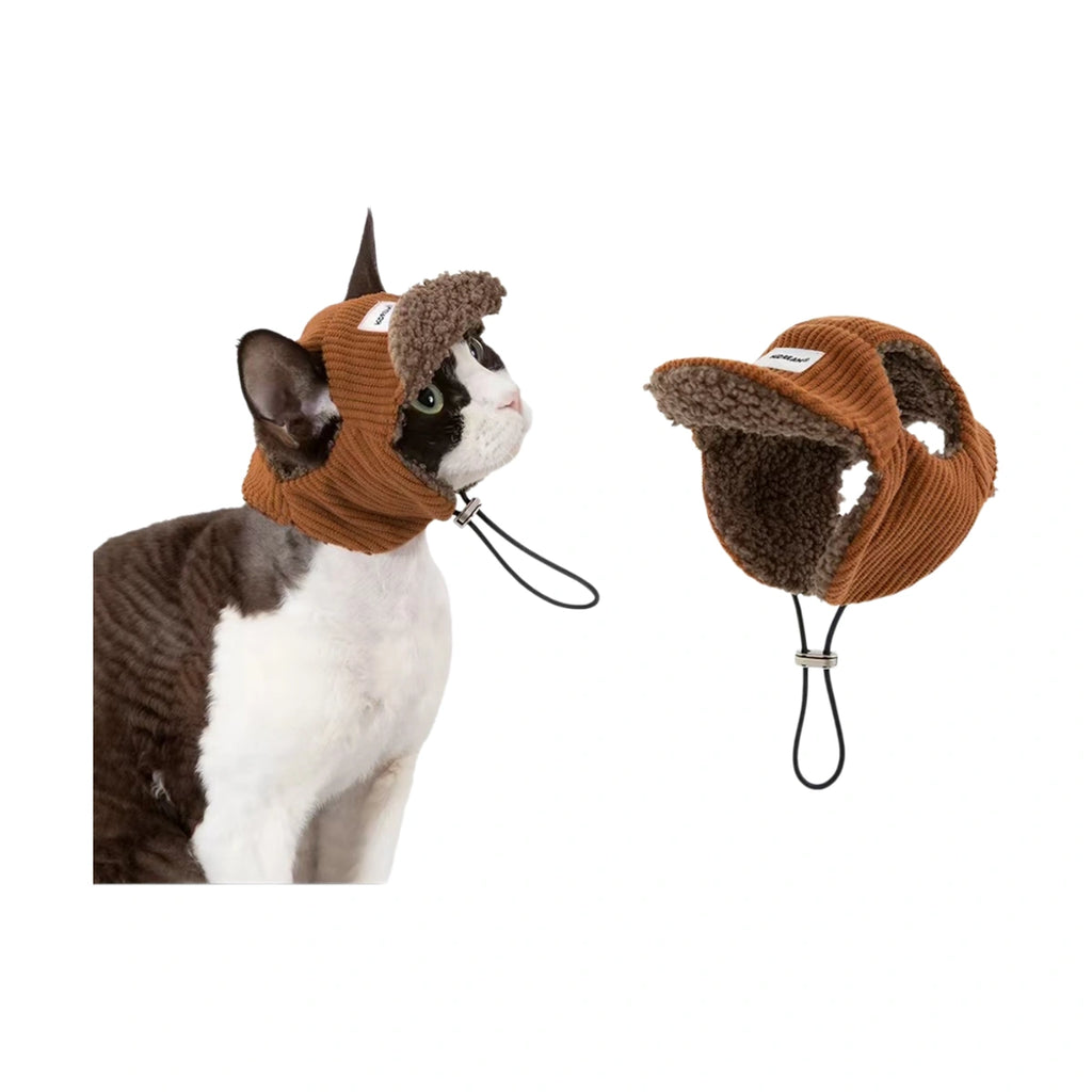 耳穴付きブラウンHiDREAM帽子と着用した猫