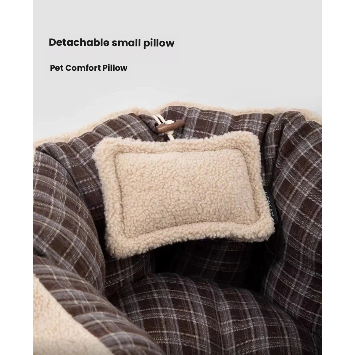 Detachable small pillow inside the HiDREAM pet bed