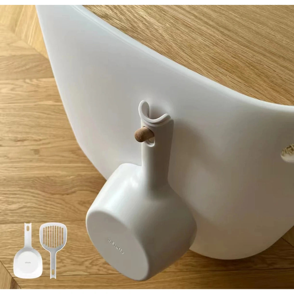Close-up of the inFluffy litter box wooden lid and hanging scoop